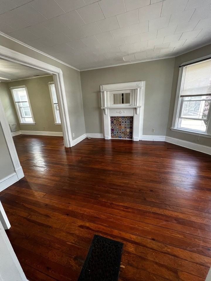 232 Park Pl - Photo 4 of 12