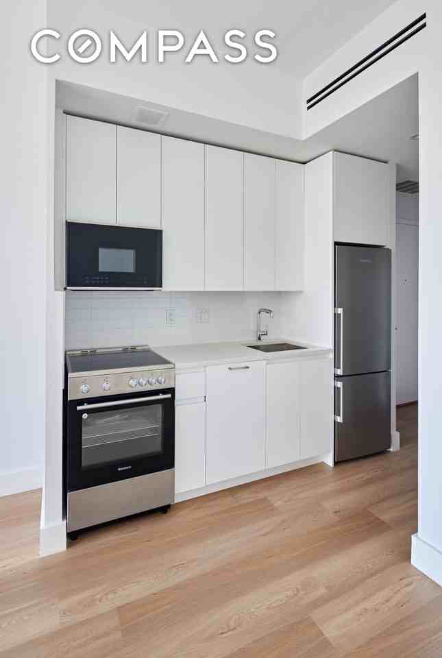 340 Lenox Rd #4B - Photo 3 of 15