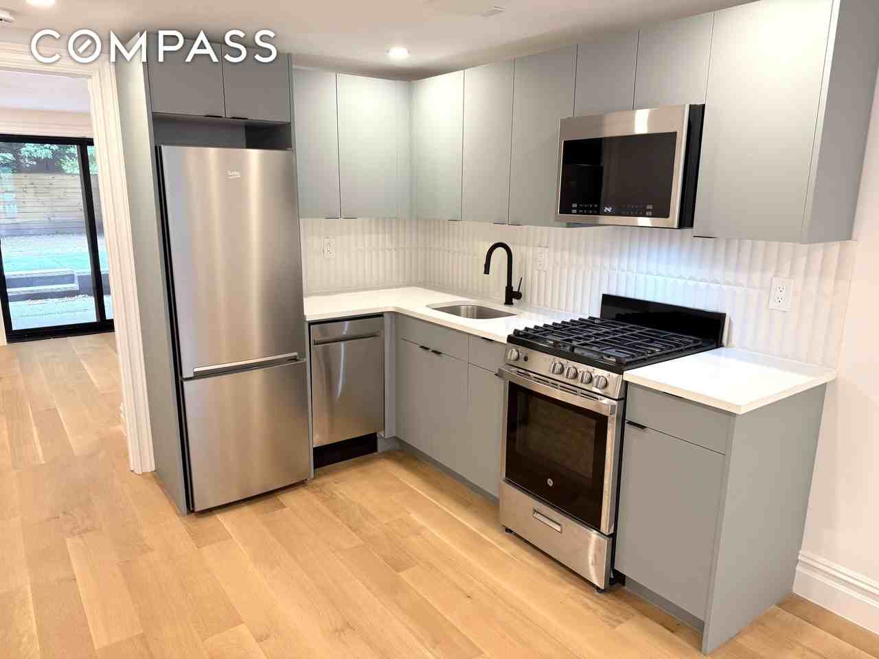 174 Hall St - Photo 2 of 7