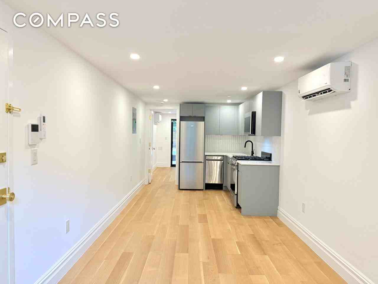 174 Hall St - Photo 3 of 7