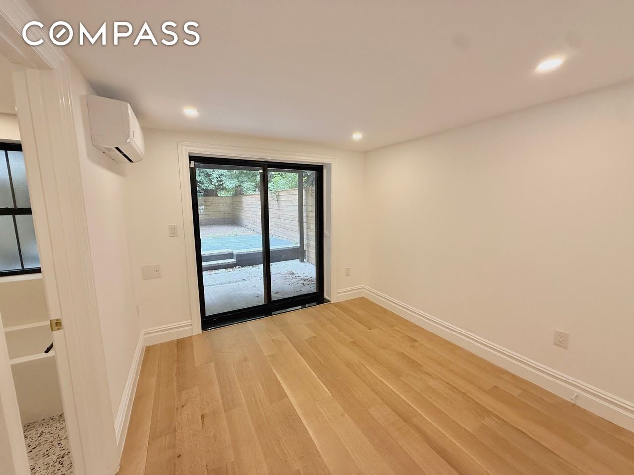 174 Hall St - Photo 4 of 7