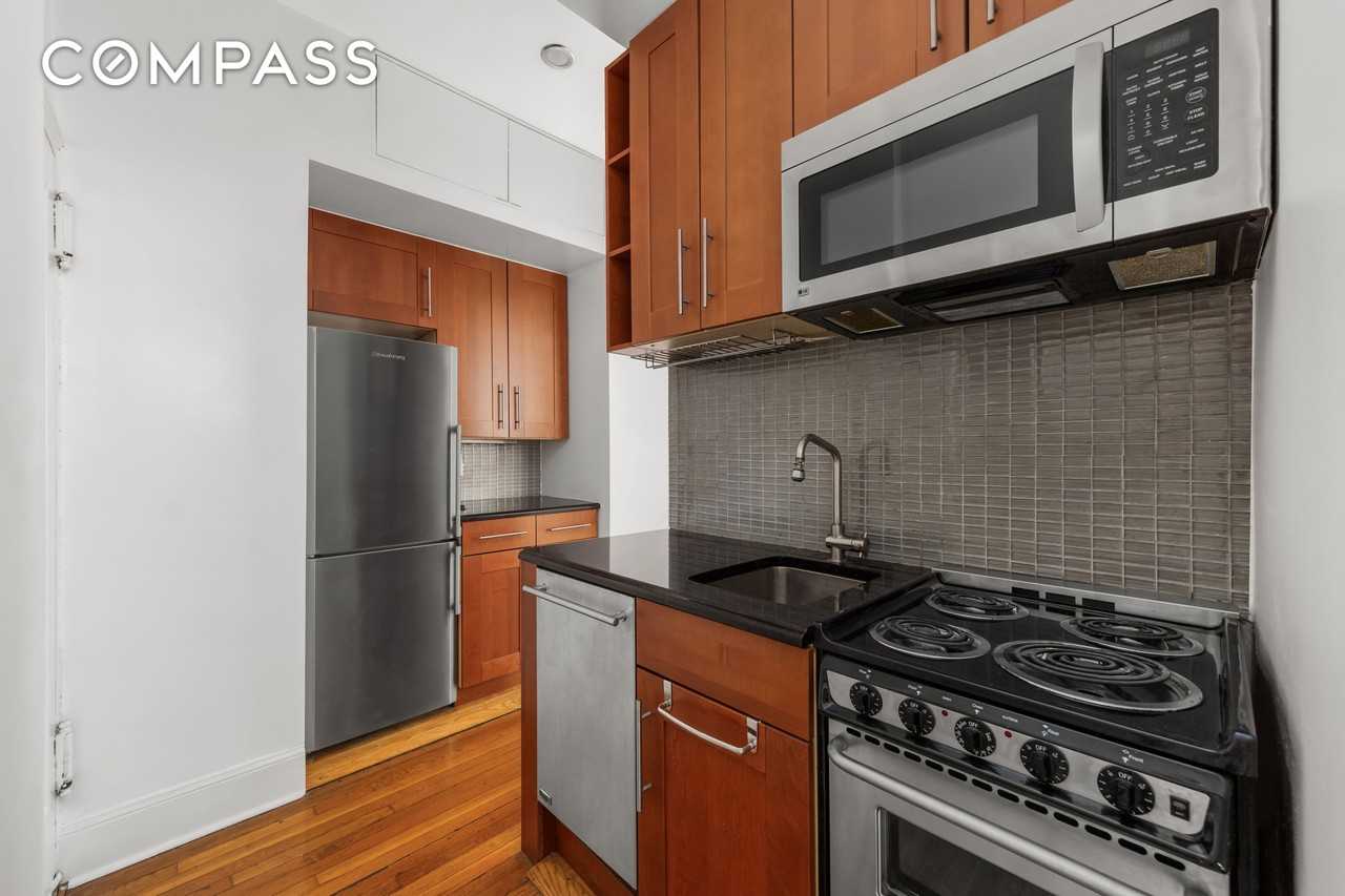 71 Park Ave #11D - Photo 2 of 8