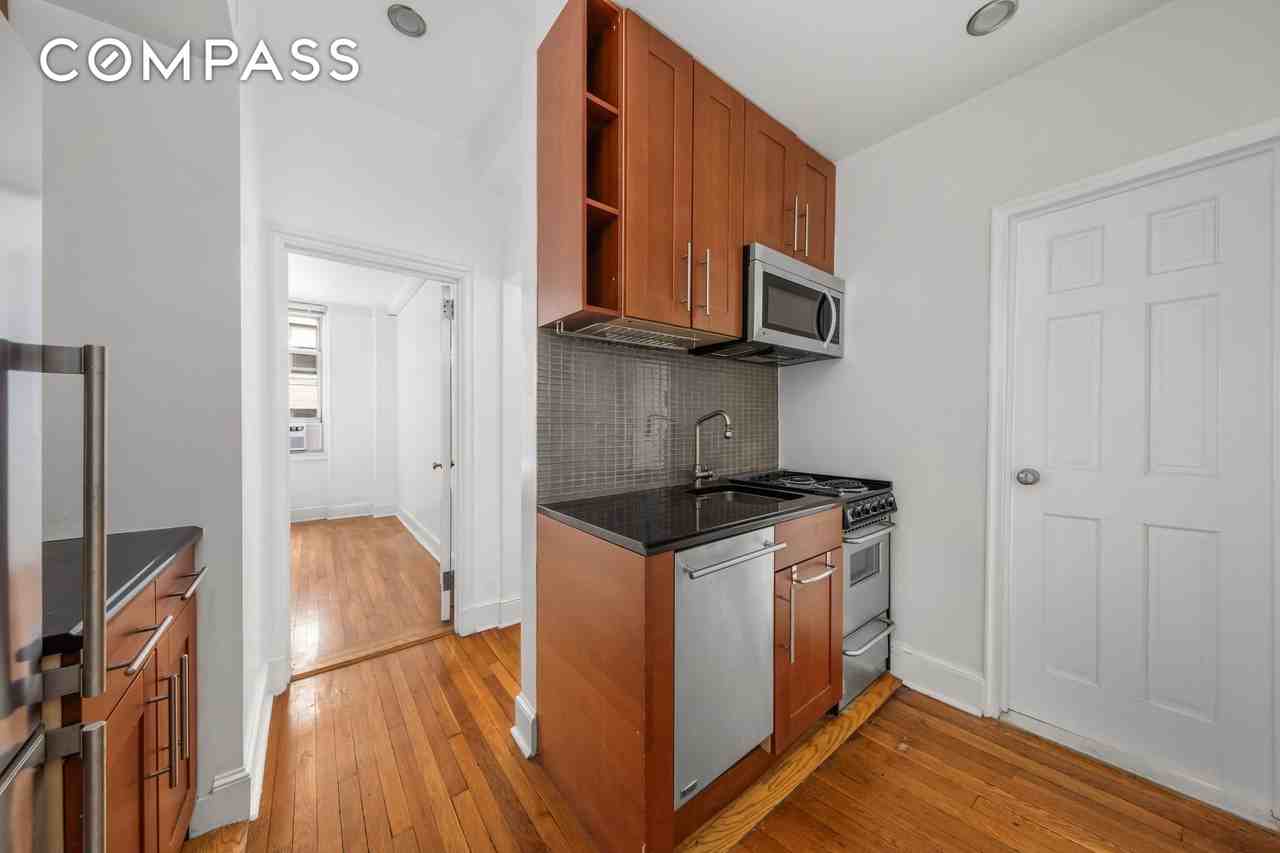 71 Park Ave #11D - Photo 3 of 8