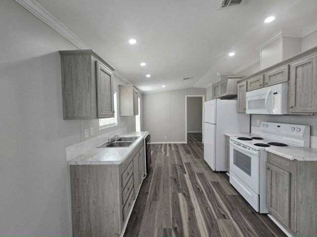 4000 24th St N #305 - Photo 4 of 6