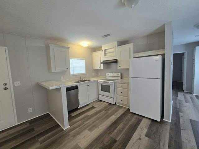 4000 24th St N #307 - Photo 3 of 6