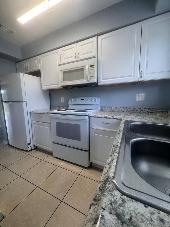 205 Eden Ln #E - Photo 3 of 29
