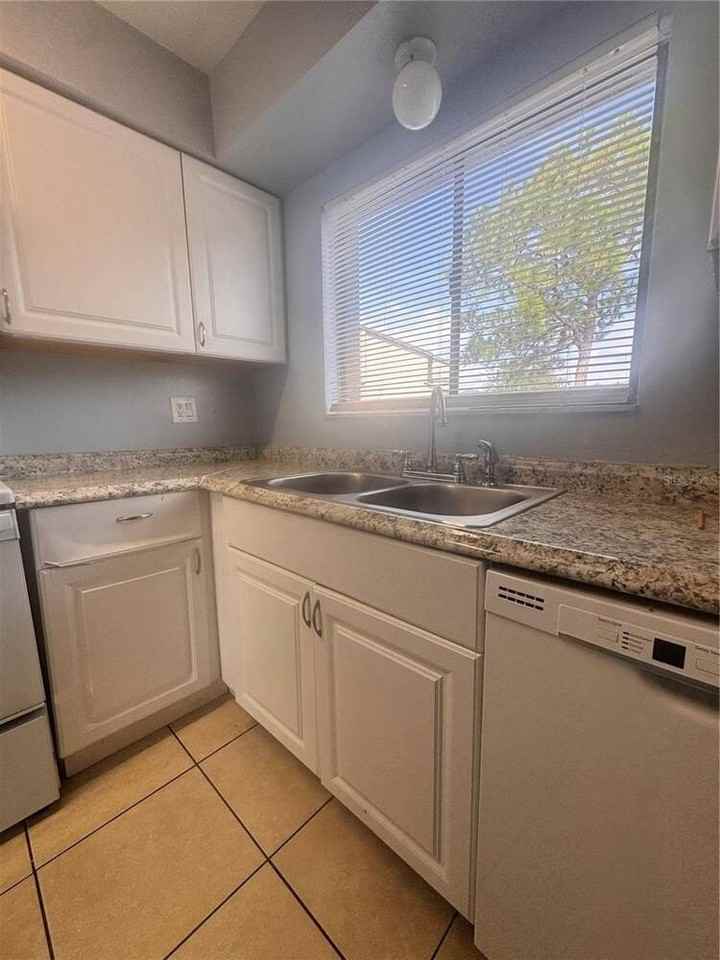 205 Eden Ln #E - Photo 7 of 29
