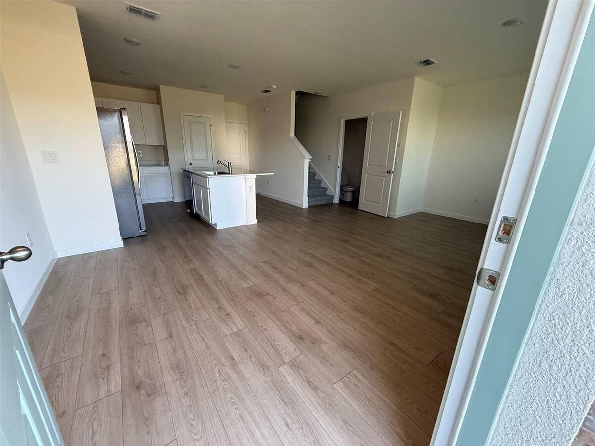 599 Preston Cove Dr - Photo 2 of 24