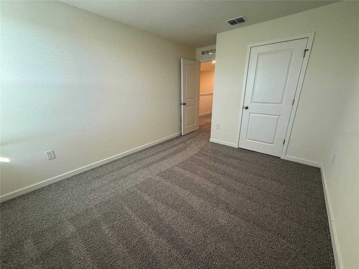 599 Preston Cove Dr - Photo 3 of 24