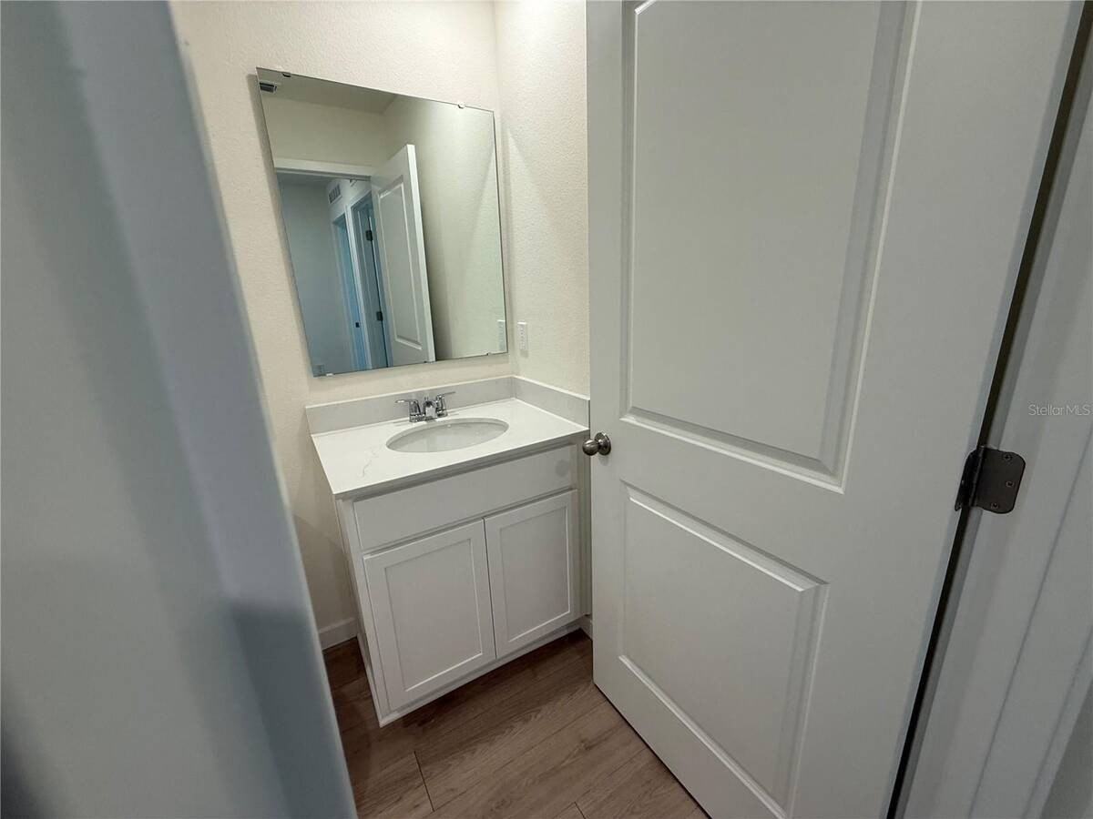599 Preston Cove Dr - Photo 5 of 24