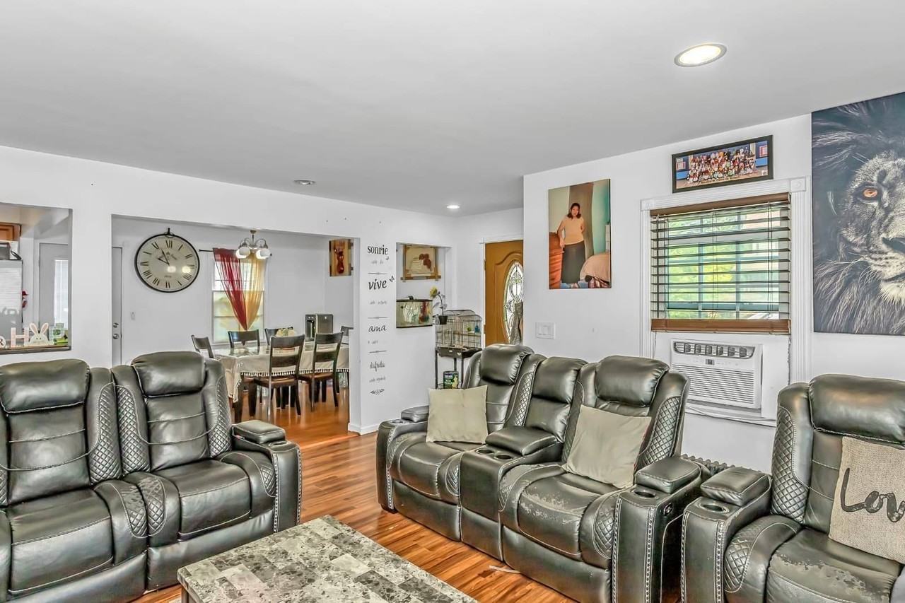 90 Charles St - Photo 2 of 8