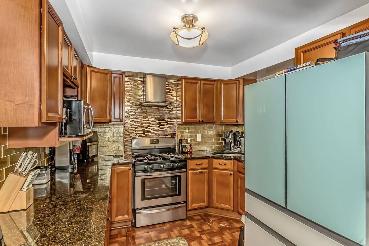 90 Charles St - Photo 4 of 8
