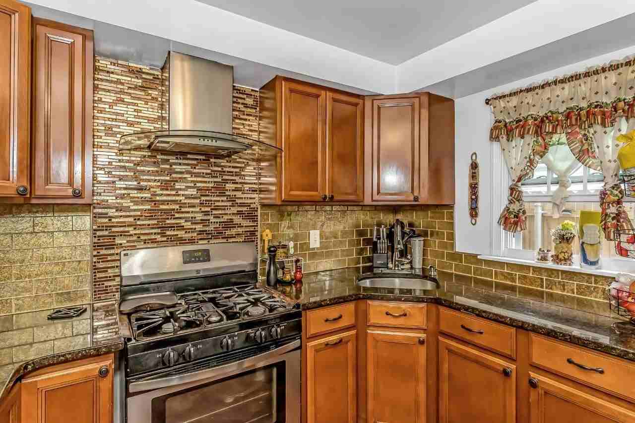 90 Charles St - Photo 5 of 8