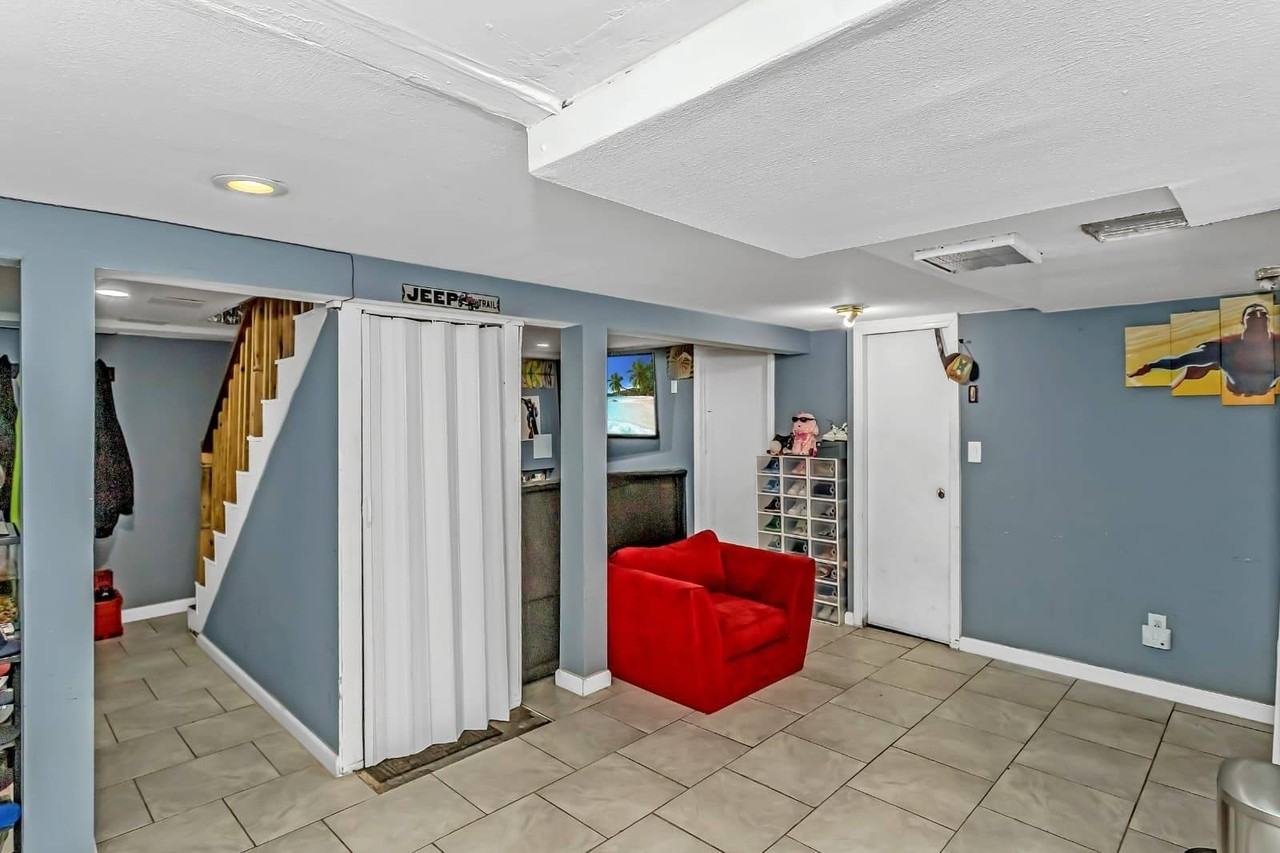 90 Charles St - Photo 7 of 8