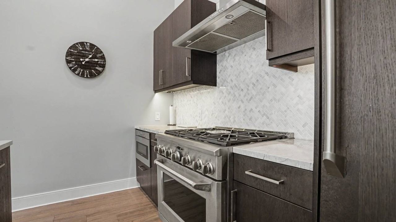 100 Garvies Point Rd #1005 - Photo 6 of 40