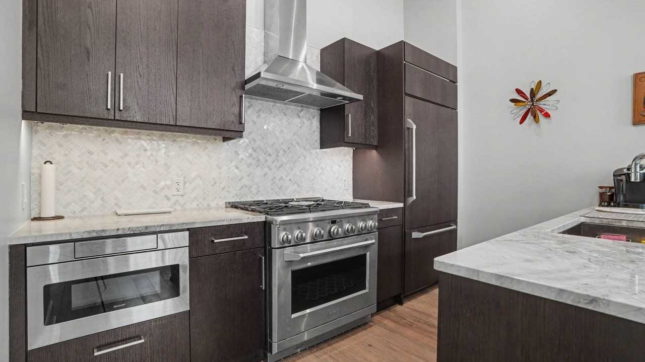 100 Garvies Point Rd #1005 - Photo 7 of 40