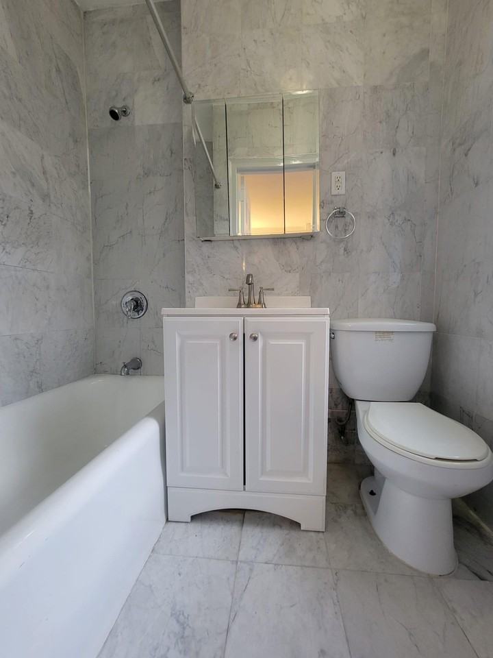 201 E 35th St #6G - Photo 5 of 5