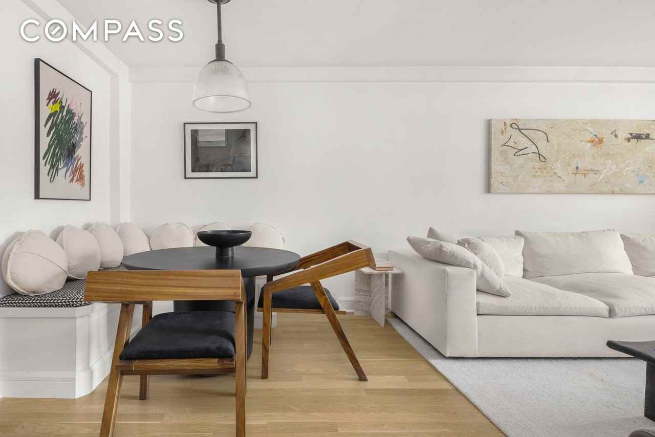 60 E 9th St #638 - Photo 4 of 11