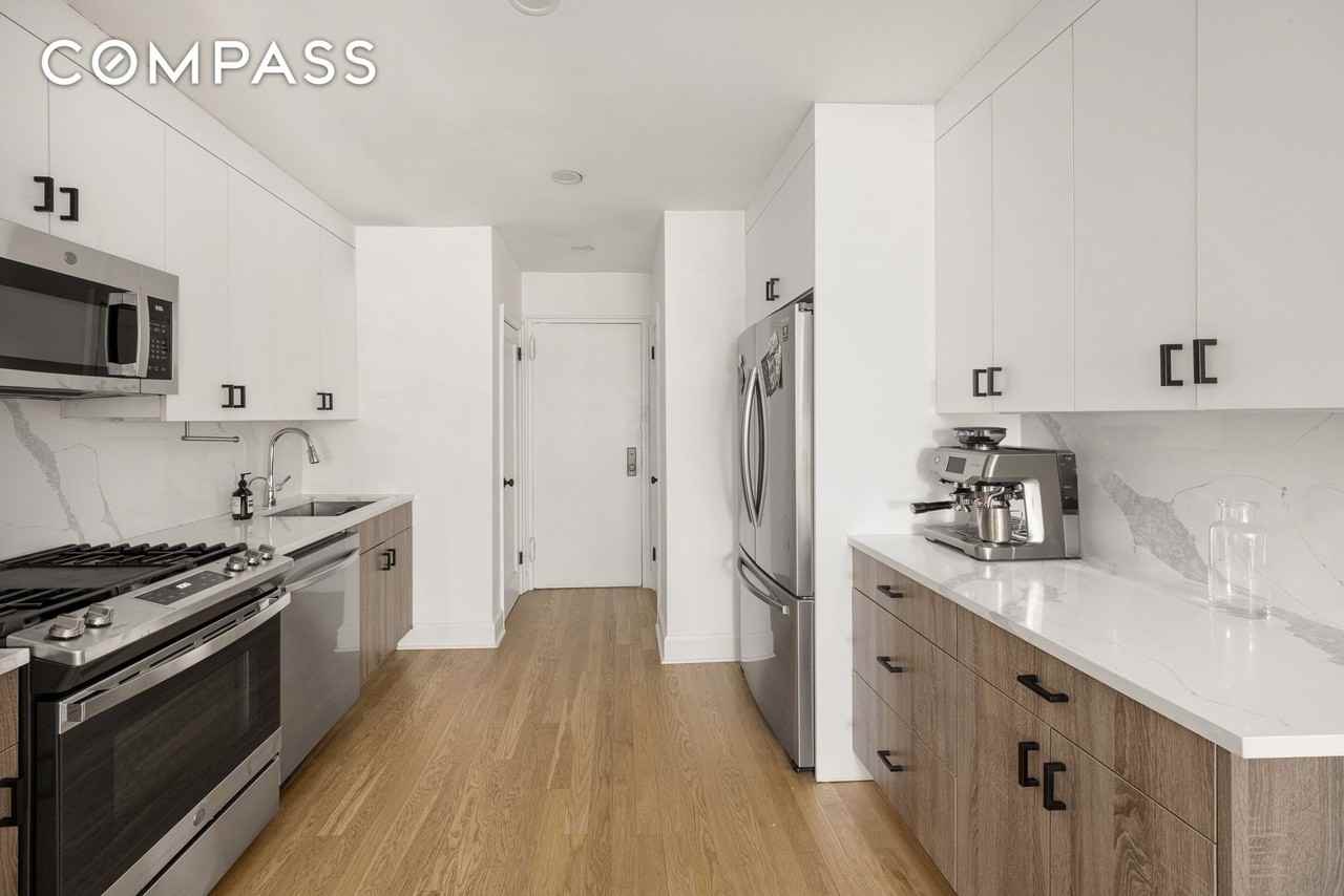 60 E 9th St #638 - Photo 7 of 11