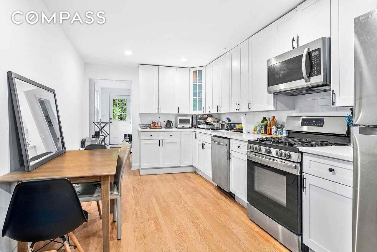 2551 Crescent St #1 - Photo 2 of 8