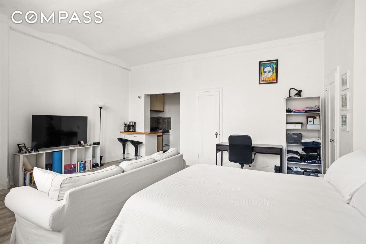 1 Sheridan Sq #6E - Photo 2 of 7