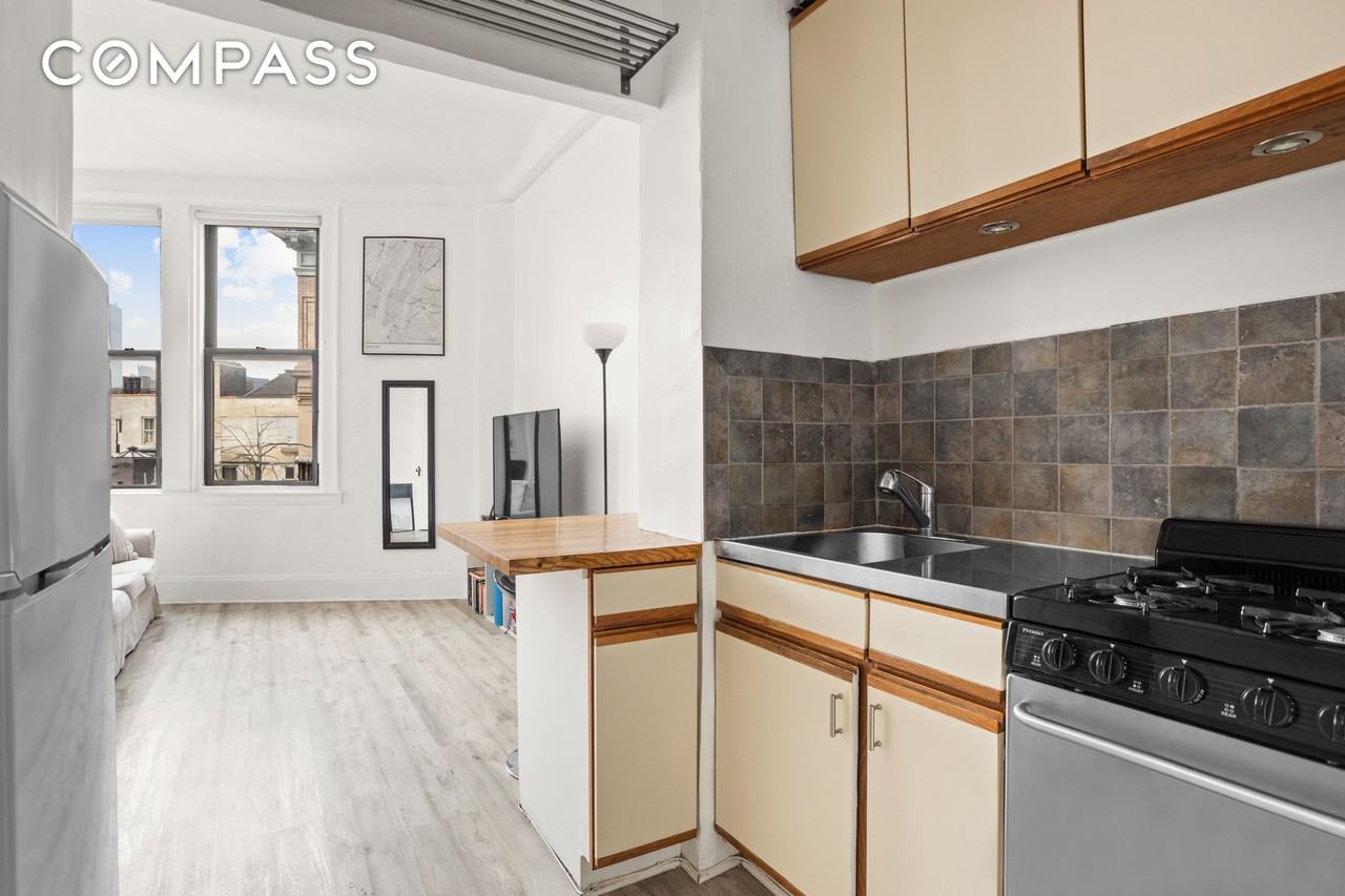 1 Sheridan Sq #6E - Photo 3 of 7