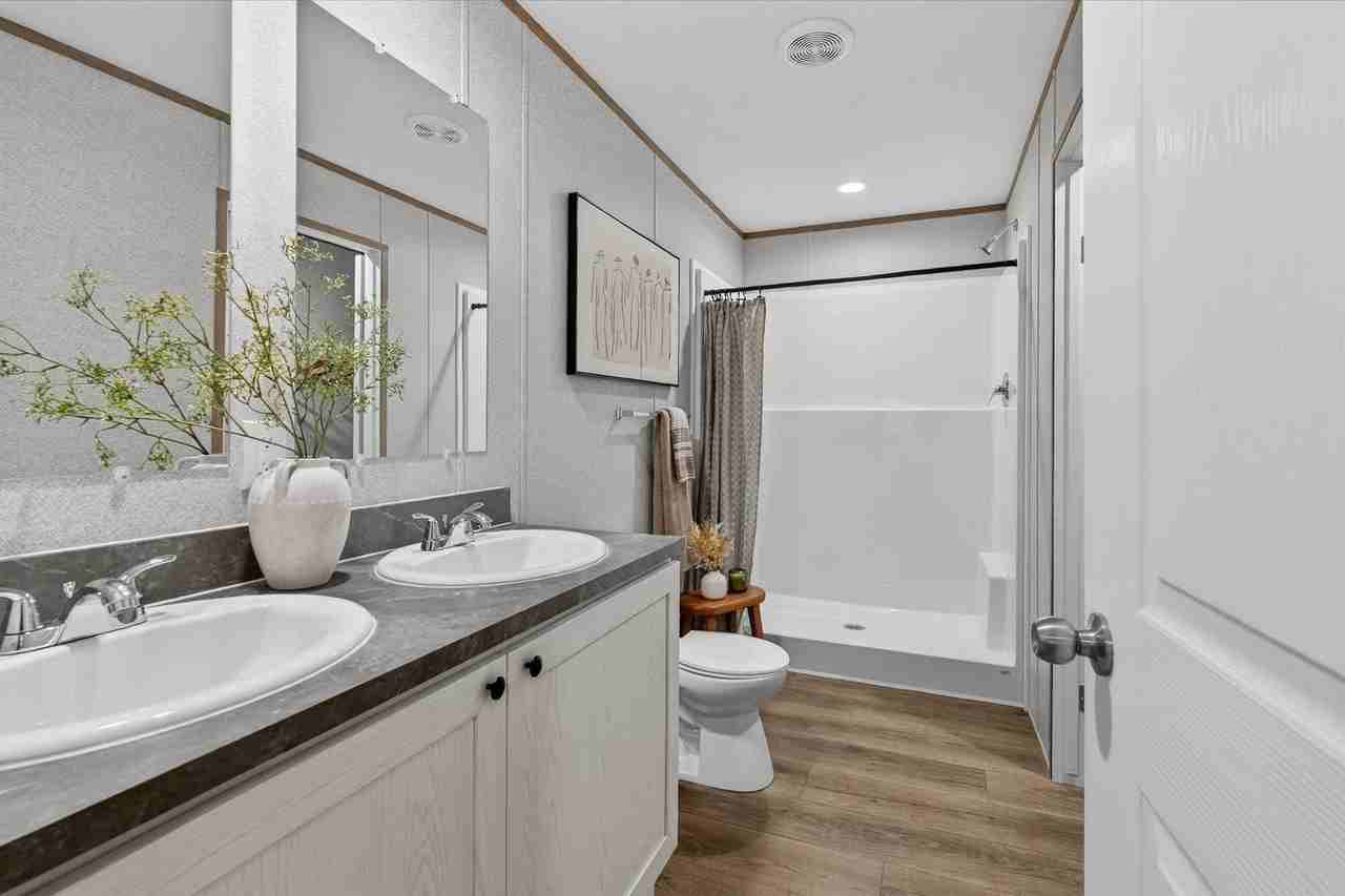 111 Lincoln St - Photo 4 of 9