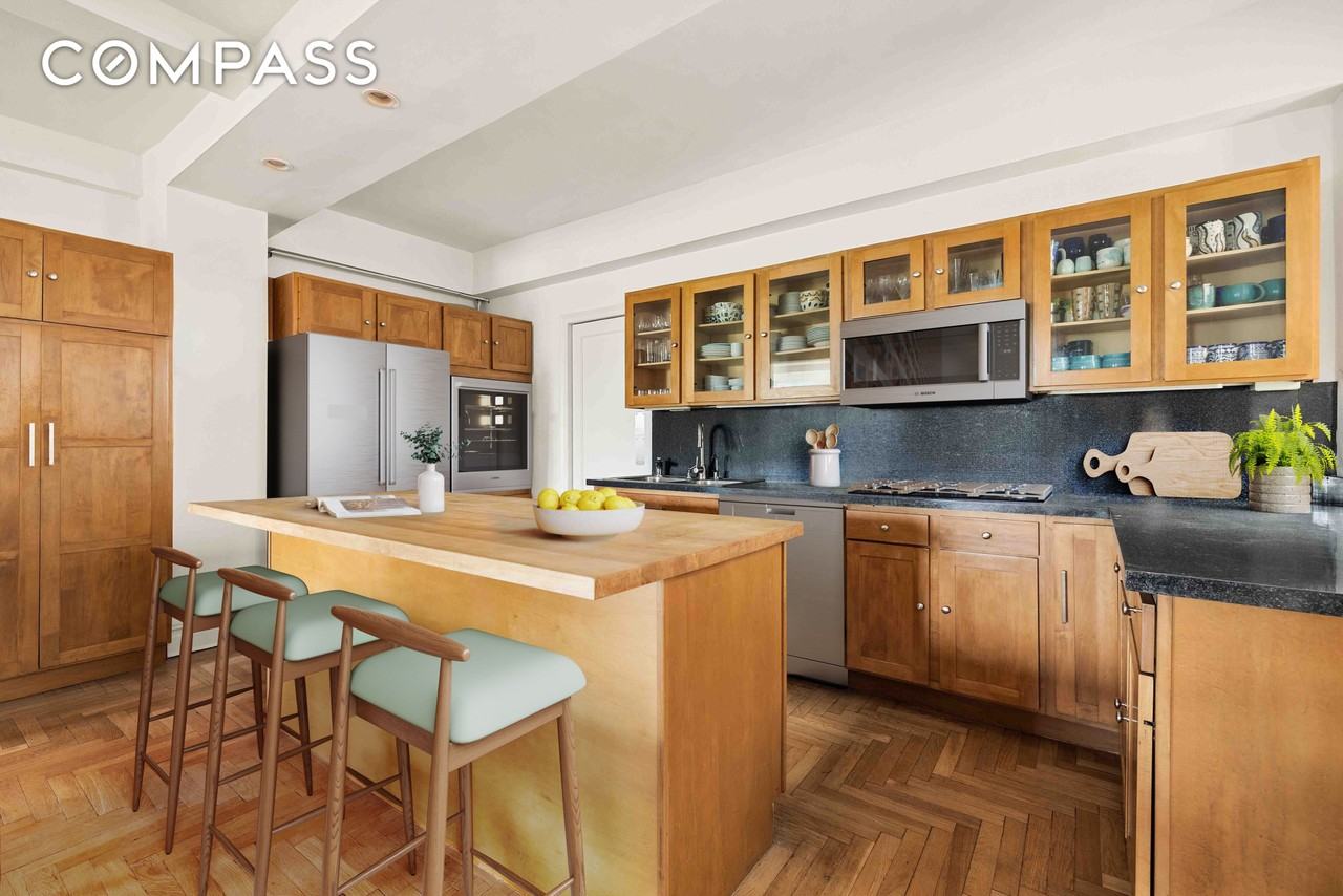135 Eastern Pkwy #4A - Photo 3 of 16