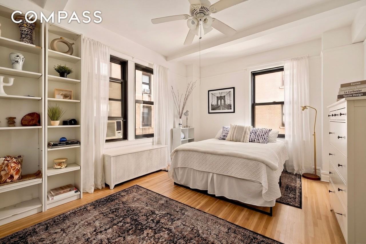 135 Eastern Pkwy #4A - Photo 5 of 16