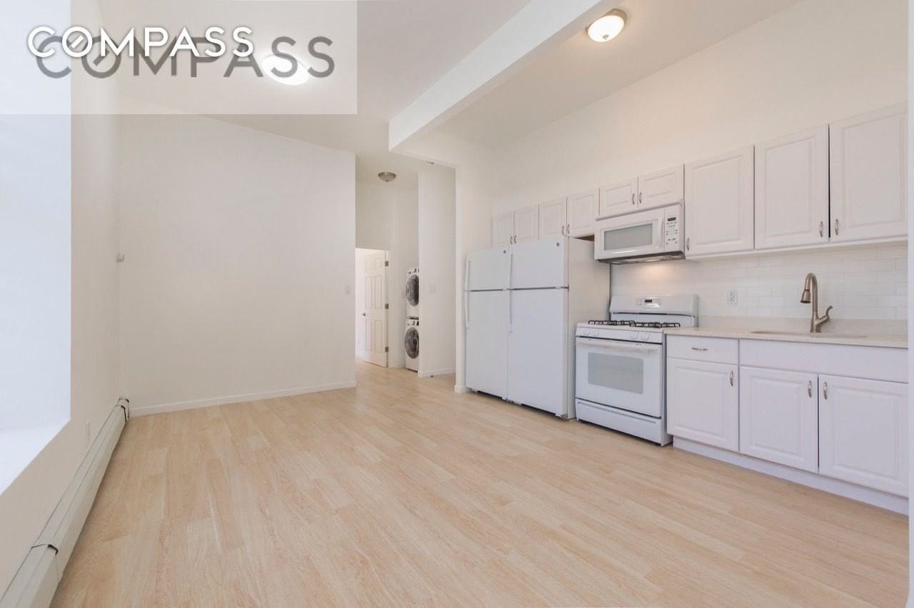 400 W 46th St #2 - Photo 4 of 12