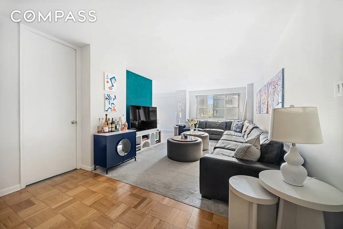 300 E 40th St #3J