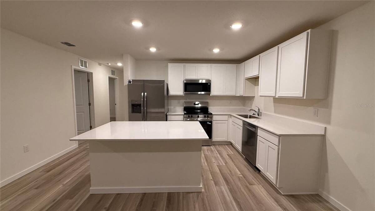 7749 Sw 46th Ct - Photo 7 of 17