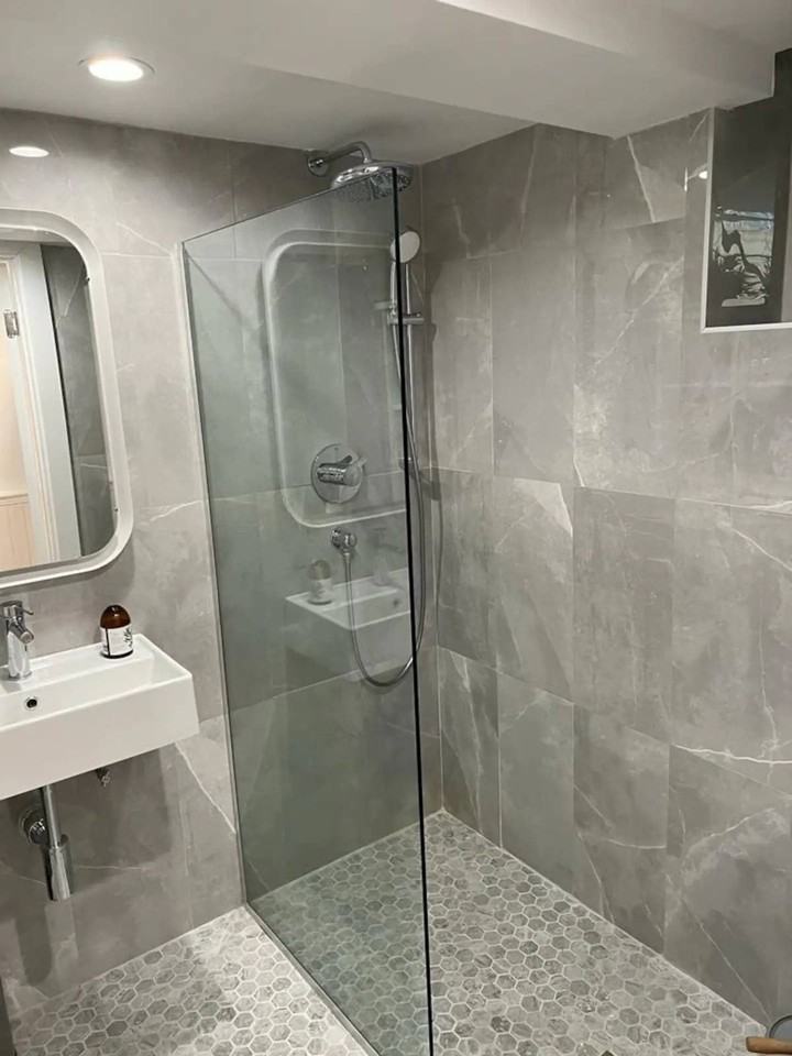 6049 Gates Ave - Photo 3 of 12