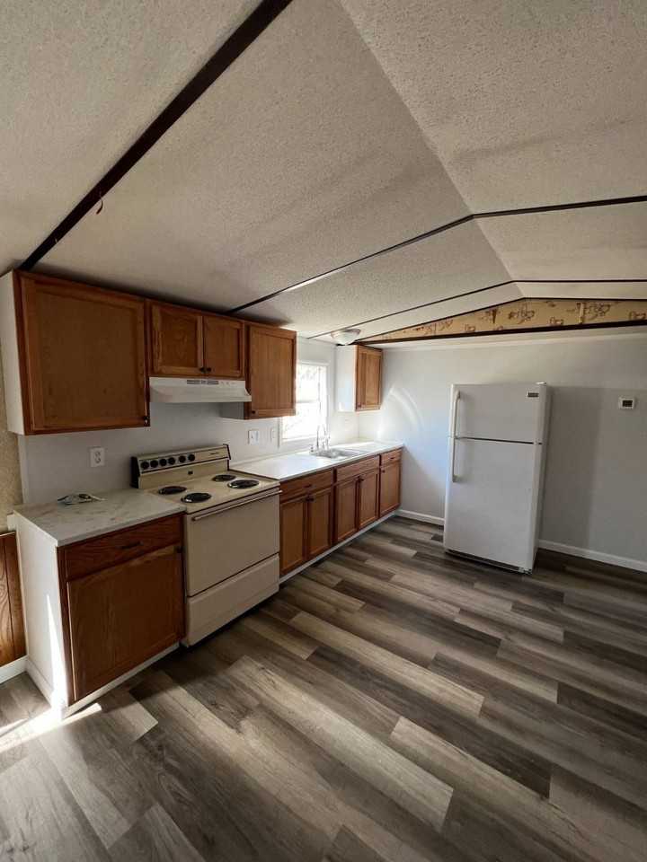 312 Becky Ln - Photo 2 of 12