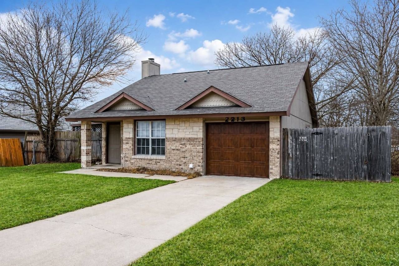 2213 Dickens Dr - Photo 3 of 16