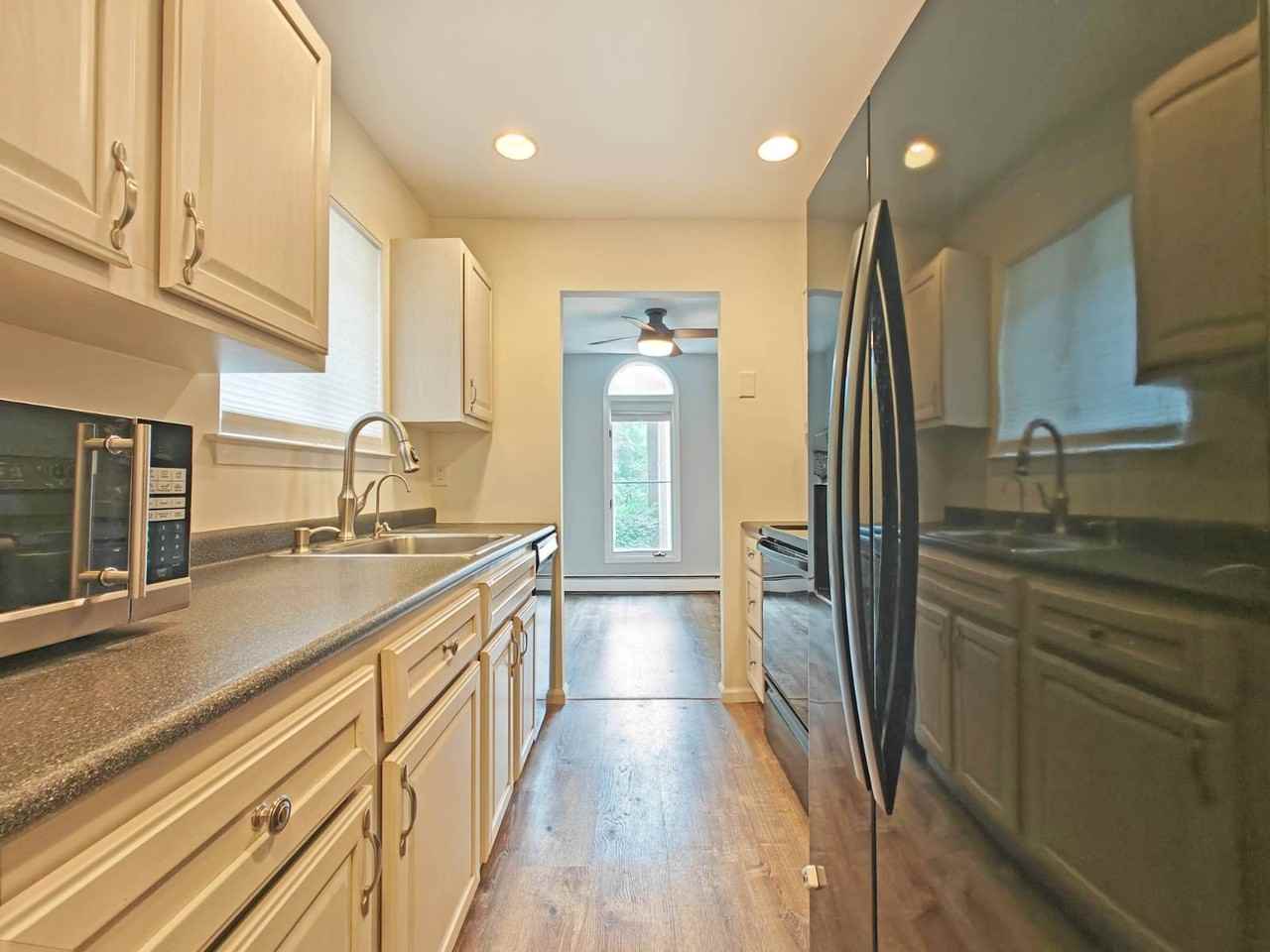15 Granada Cres #15 - Photo 4 of 12