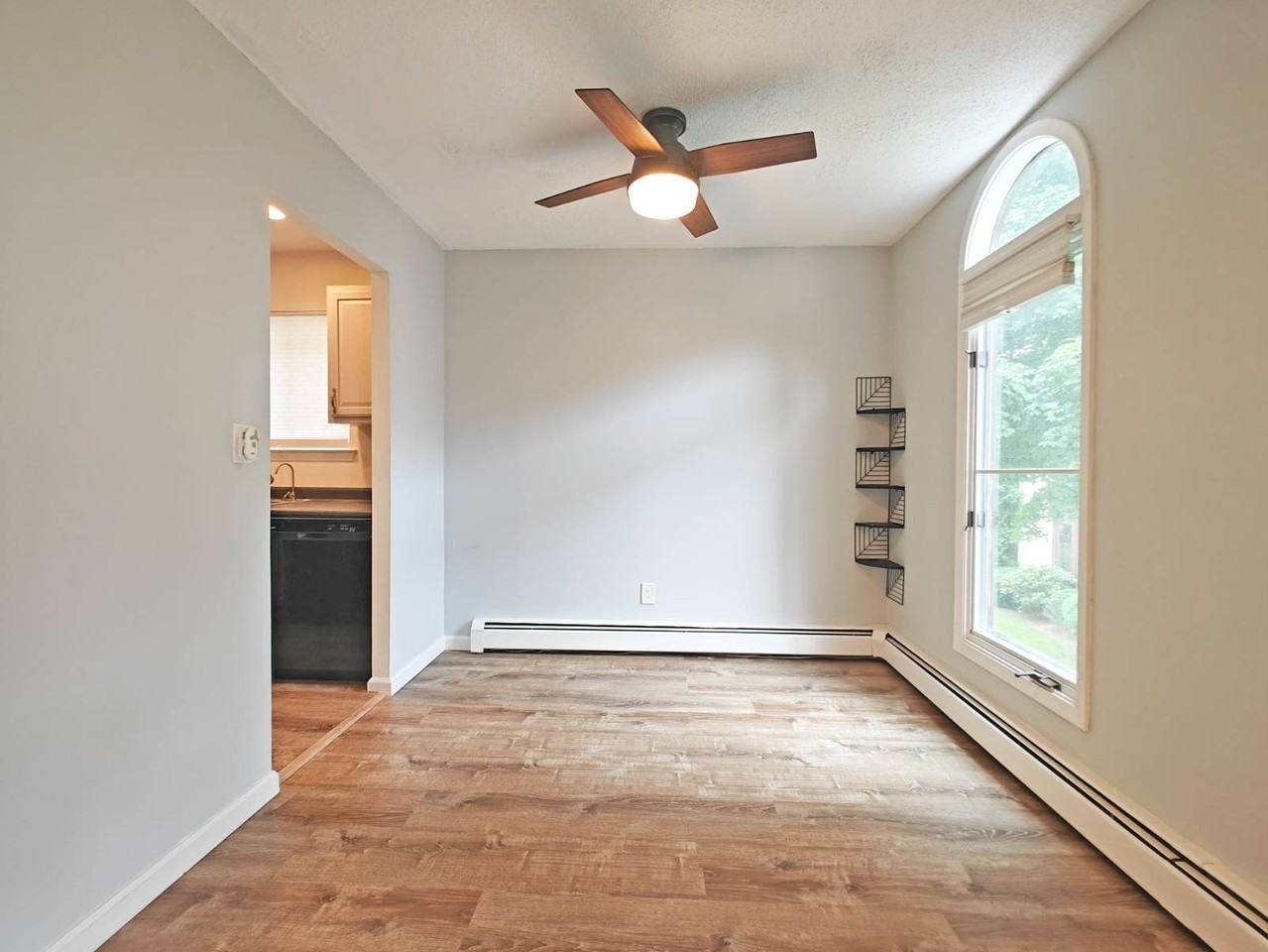 15 Granada Cres #15 - Photo 5 of 12