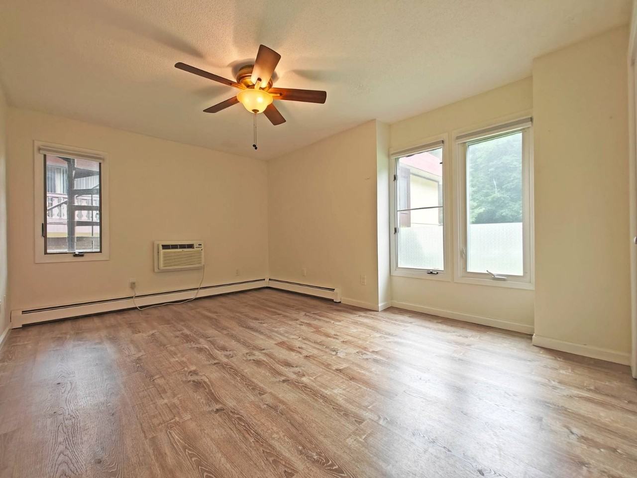 15 Granada Cres #15 - Photo 6 of 12