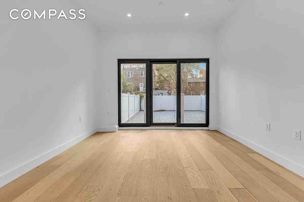 2108 31st Ave #1R - Photo 4 of 15