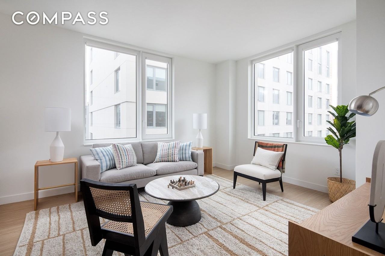 3077 Vernon Blvd #506S