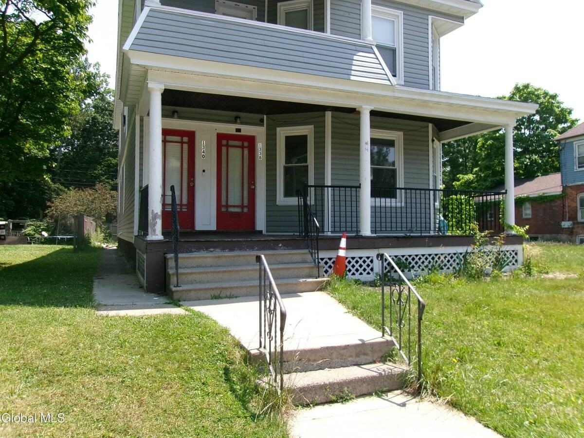 1338 Parkwood Blvd - Photo 2 of 28