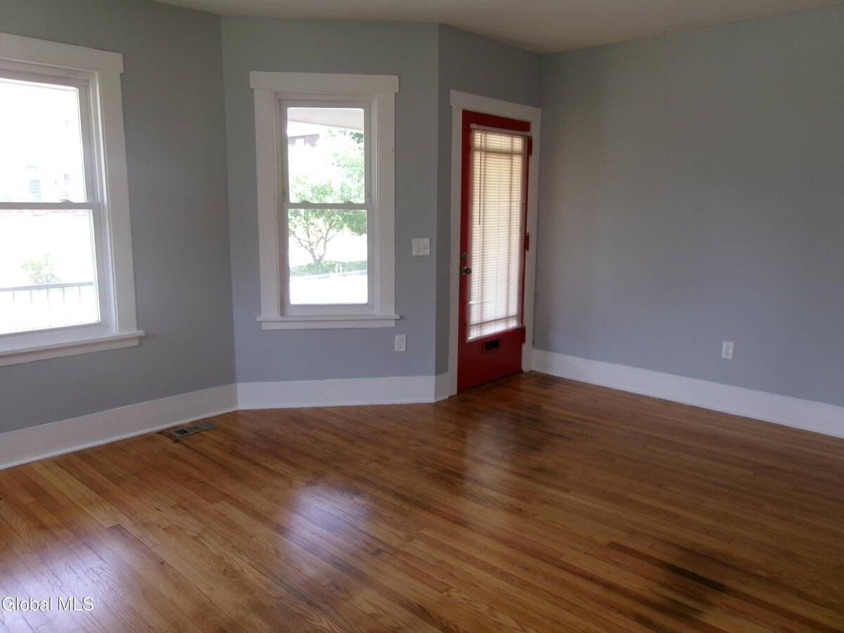 1338 Parkwood Blvd - Photo 4 of 28