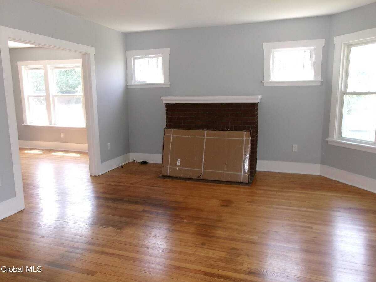 1338 Parkwood Blvd - Photo 5 of 28