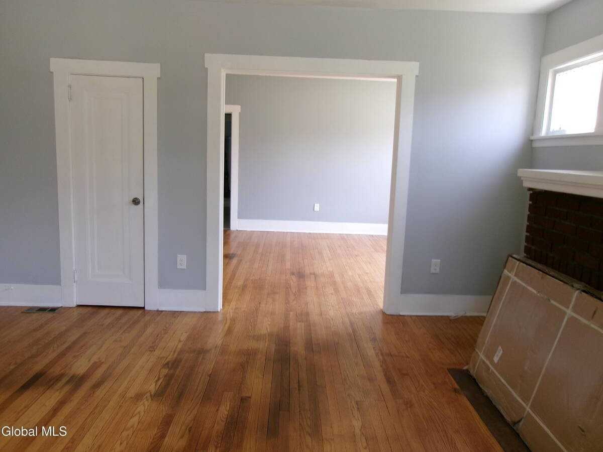 1338 Parkwood Blvd - Photo 7 of 28