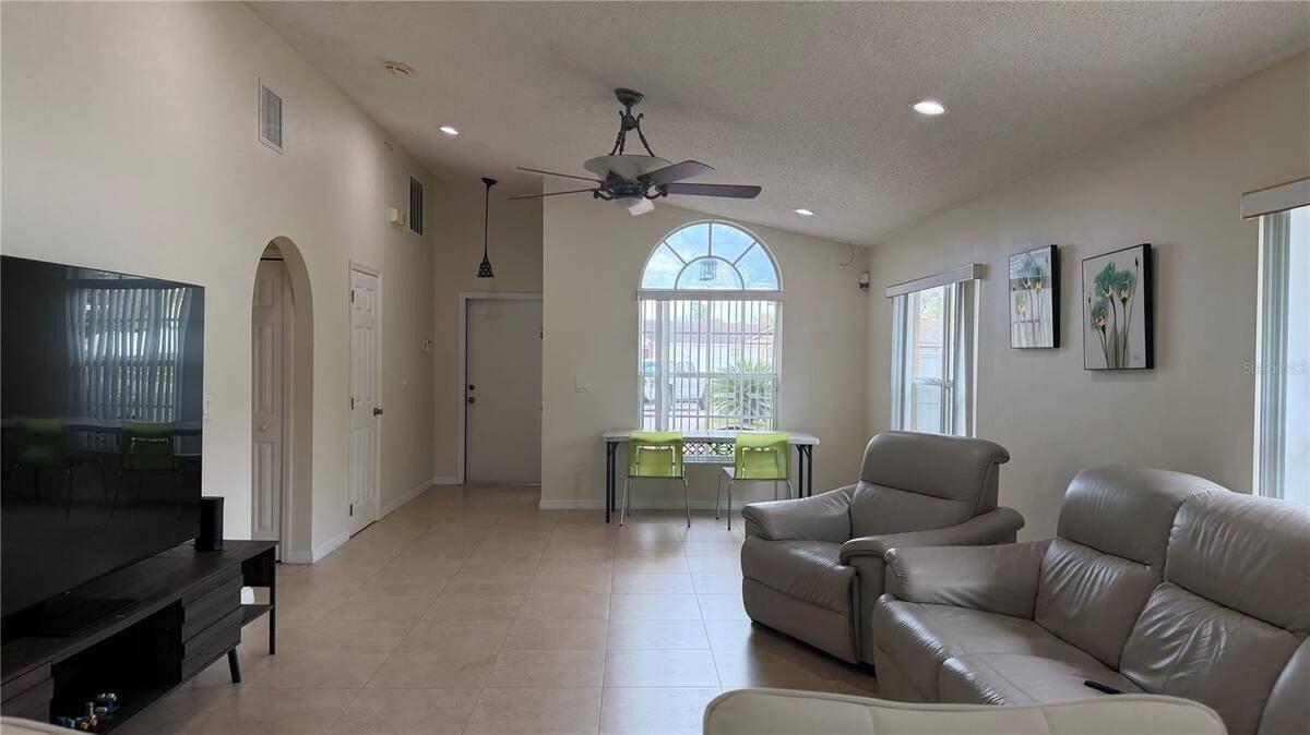 632 Dharma Cir - Photo 4 of 24