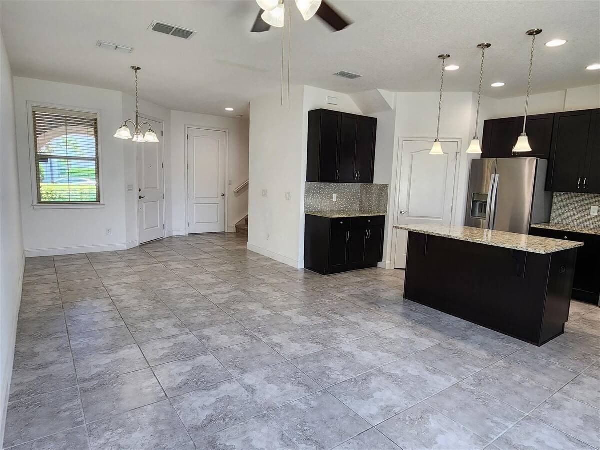 9817 Winnington St - Photo 6 of 46