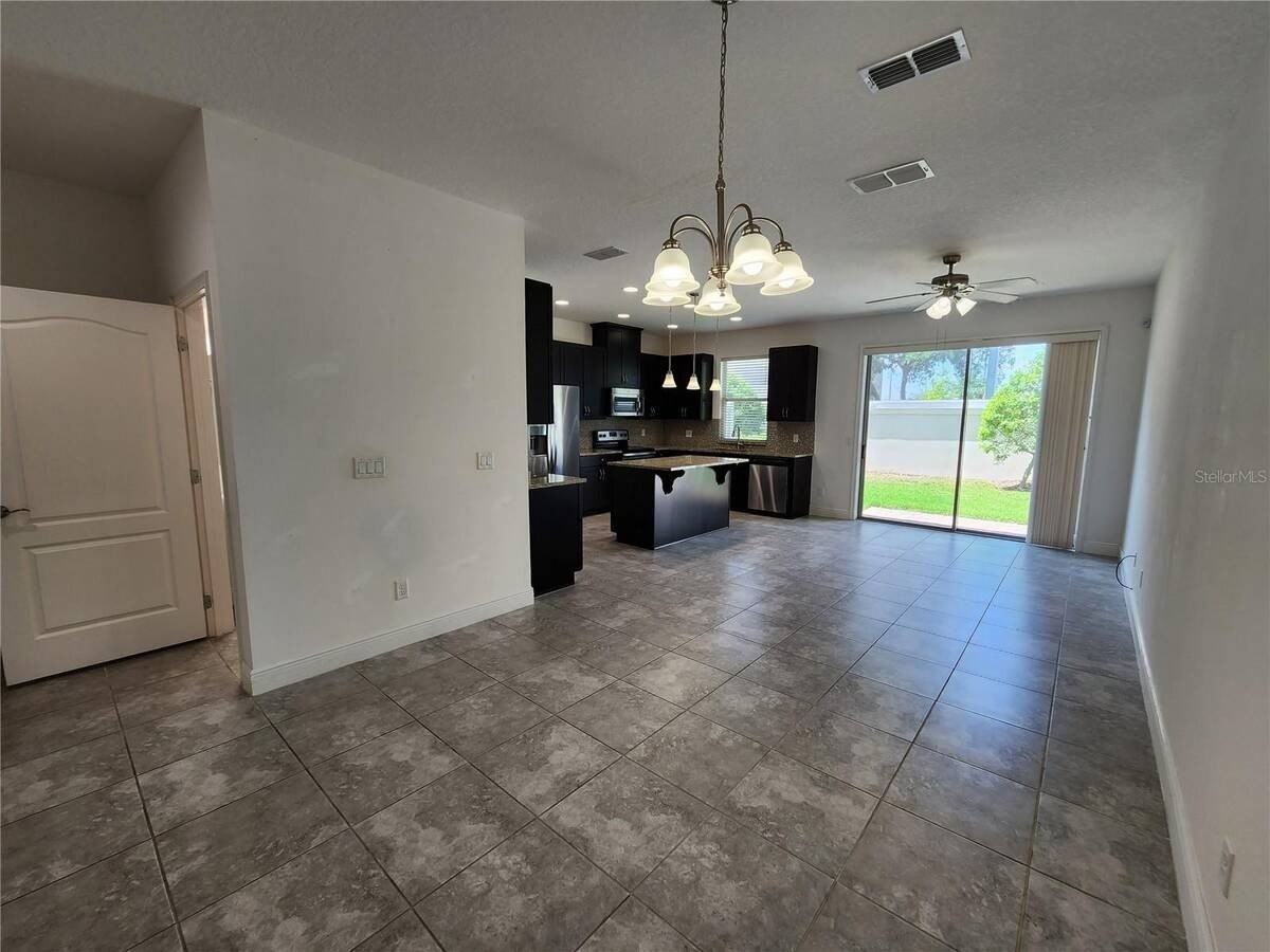 9817 Winnington St - Photo 7 of 46