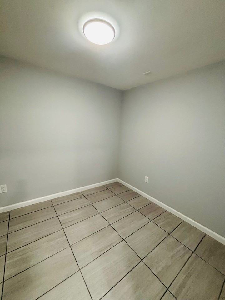 75 Mcloughlin St - Photo 4 of 8