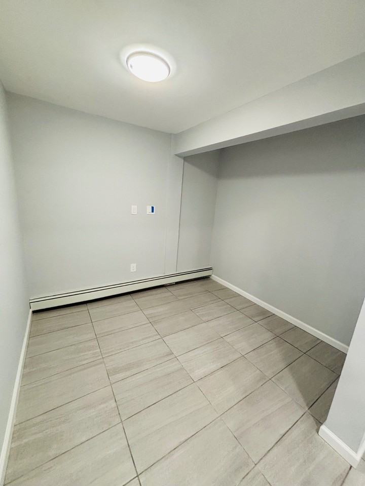 75 Mcloughlin St - Photo 7 of 8