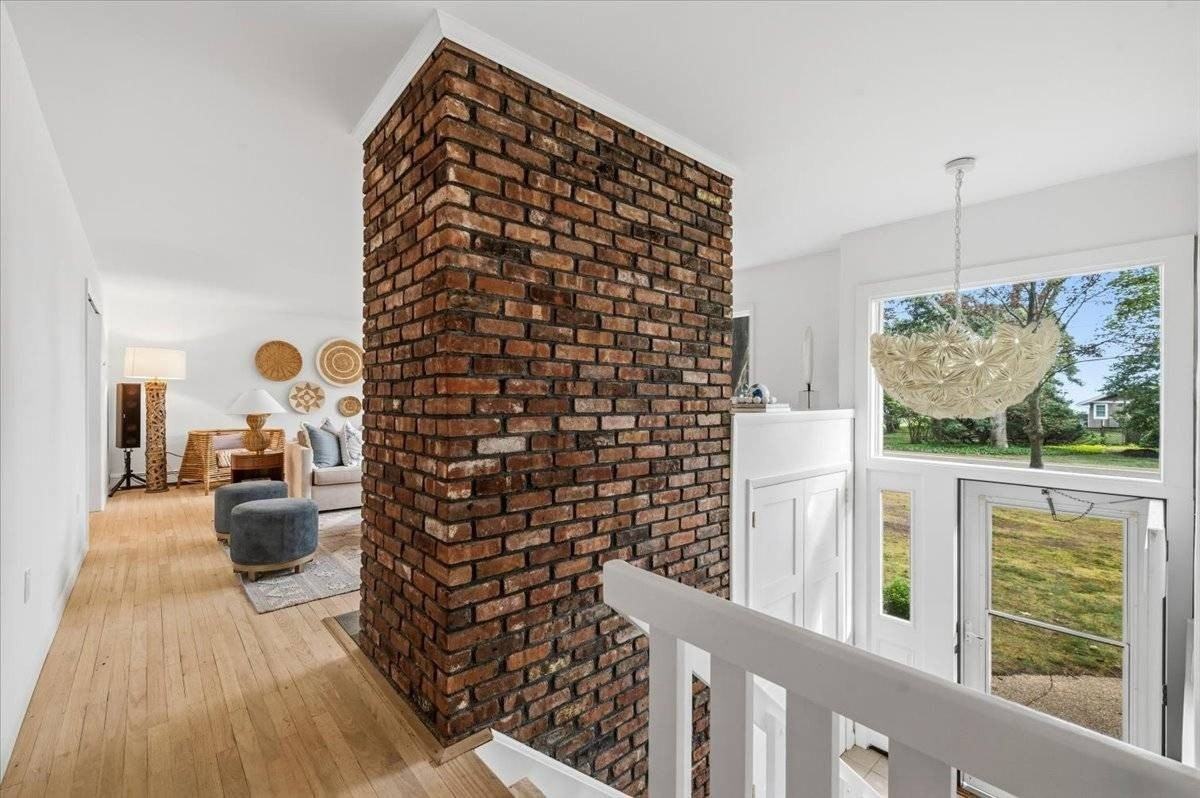 19 Peconic Ave - Photo 3 of 44